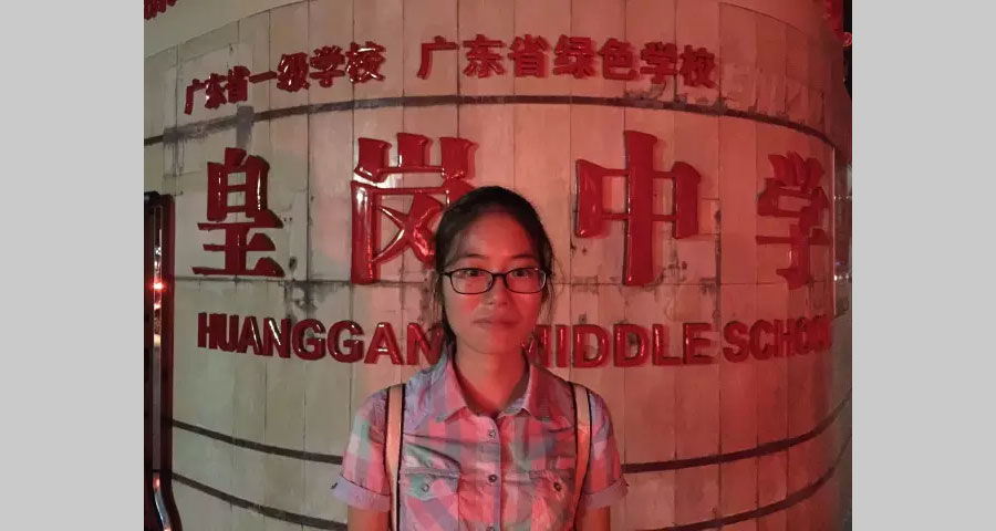 013-別看這副瘦弱肩膀可是可以扛起大梁的哦！此時已經華燈初上了，來個影吧，留一個紀念